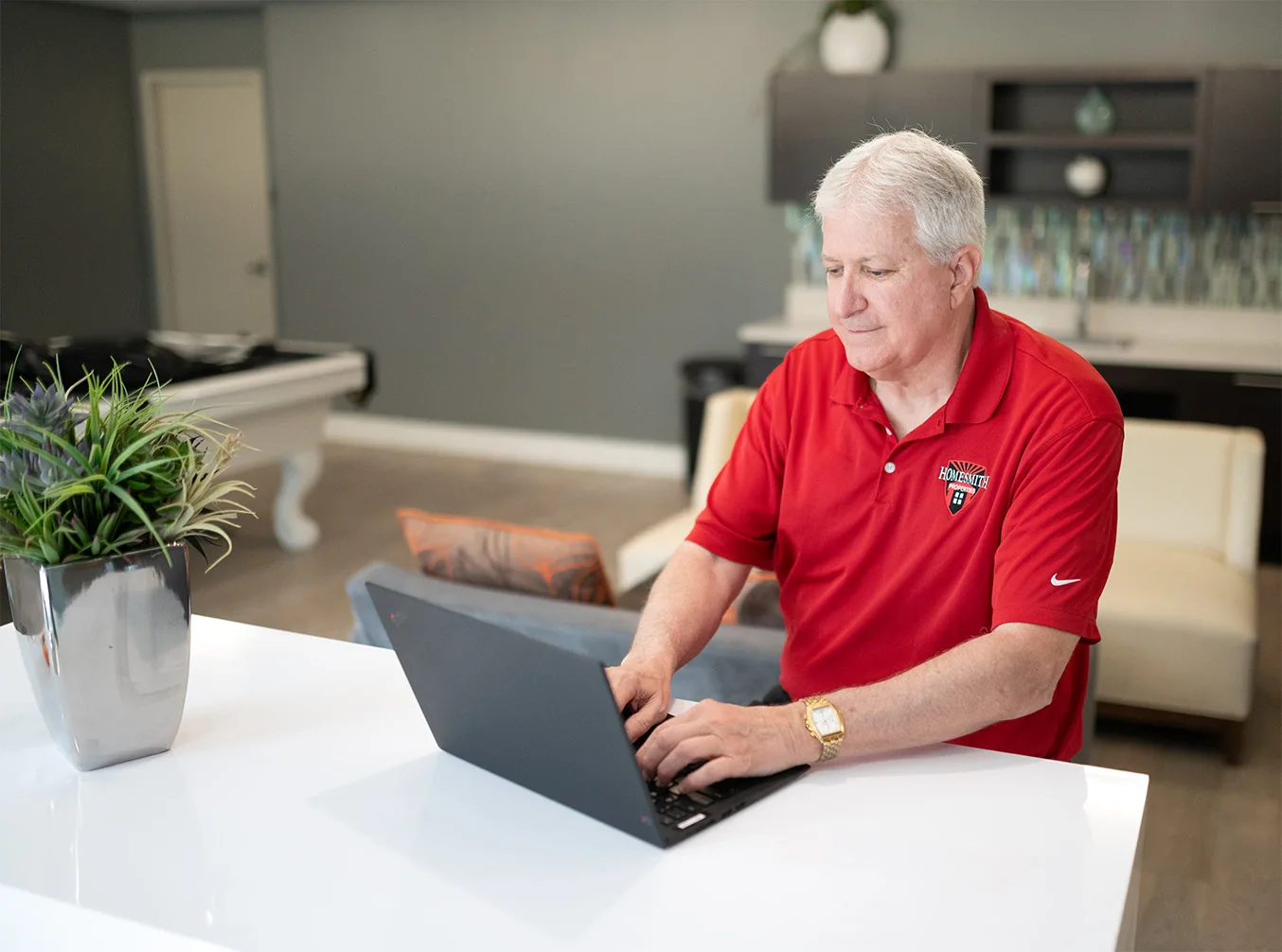 barry-smith-how-we-buy-houses-behind-laptop2